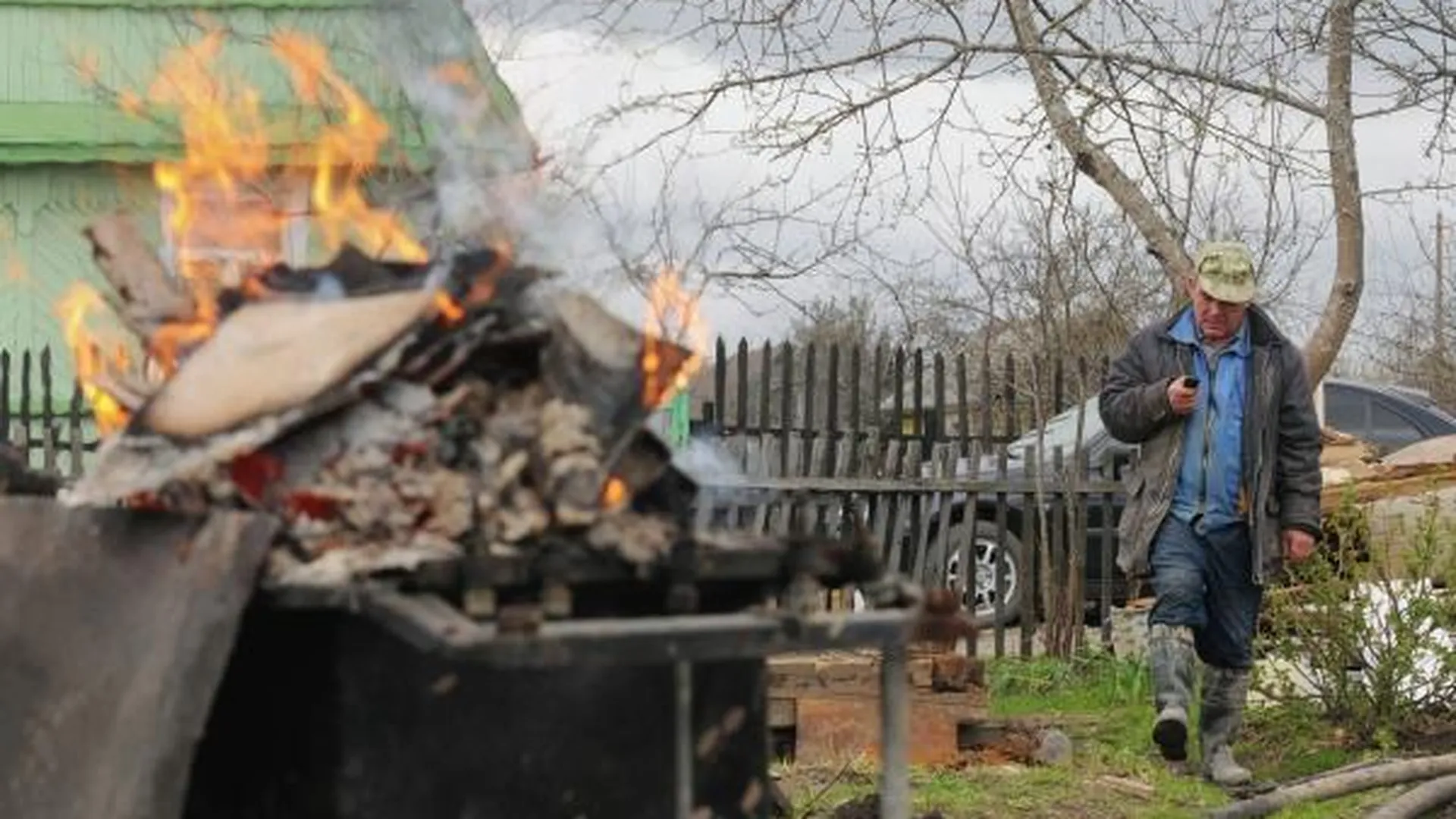 Пожилой пироман устроил мусоросжигательный полигон на своем участке в Пушкино