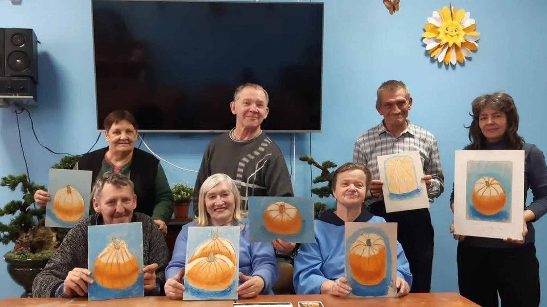 Для пожилых людей в пансионате «Ногинский» провели мастер-класс по рисованию