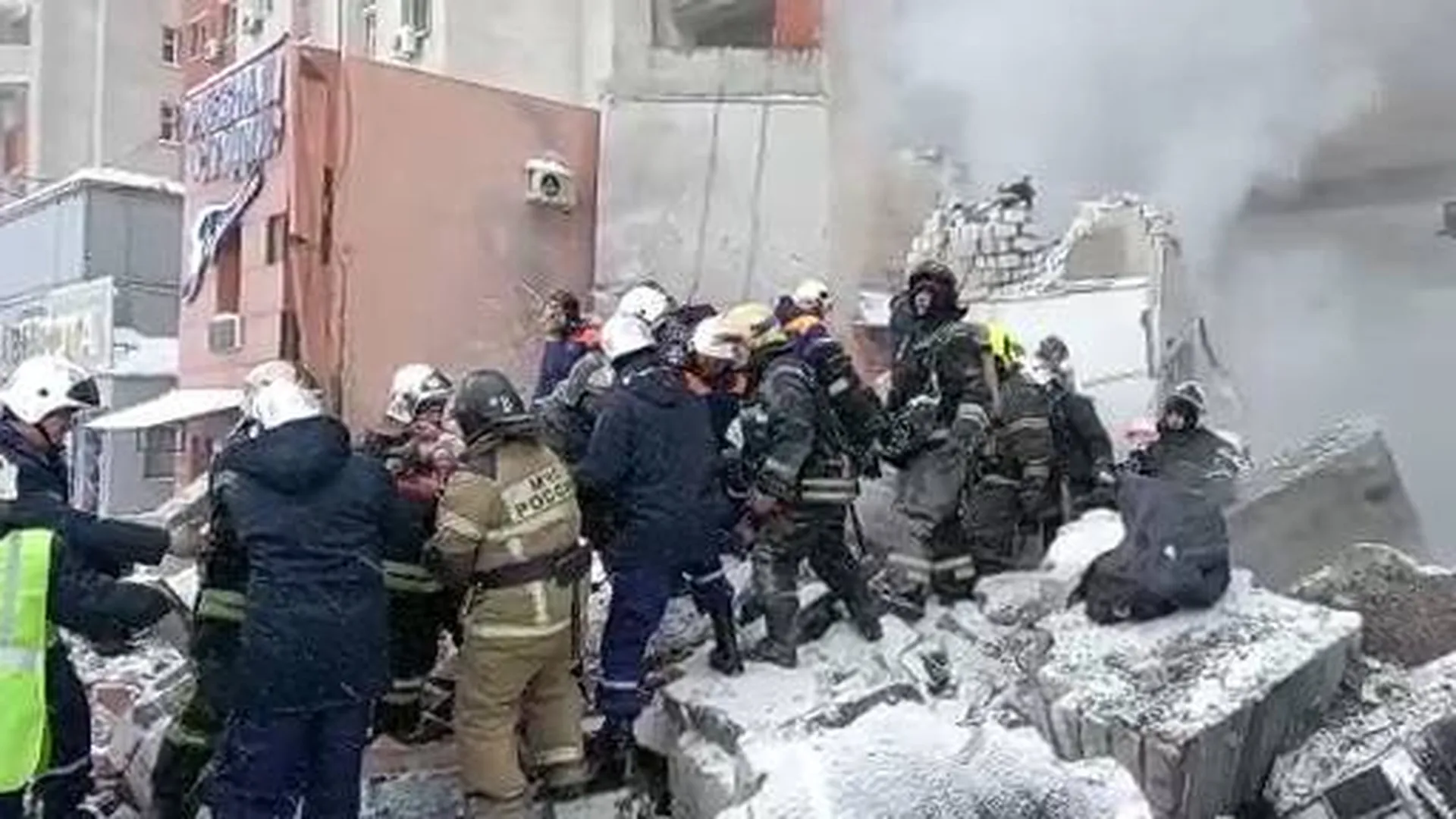Женщину достали из-под завалов в Нижнем Новгороде