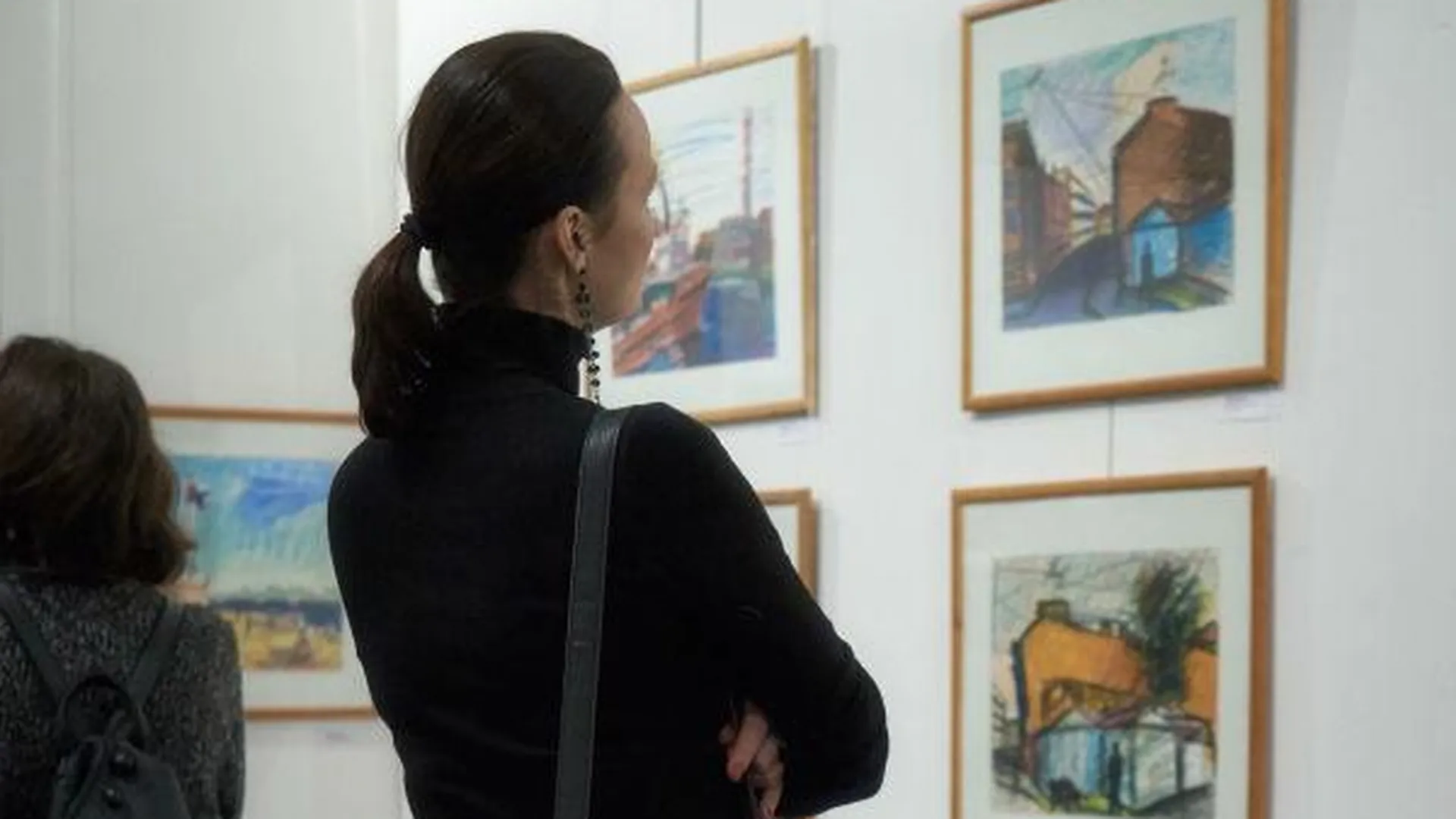 Выставка на весеннюю тематику проходит в галерее Жуковского