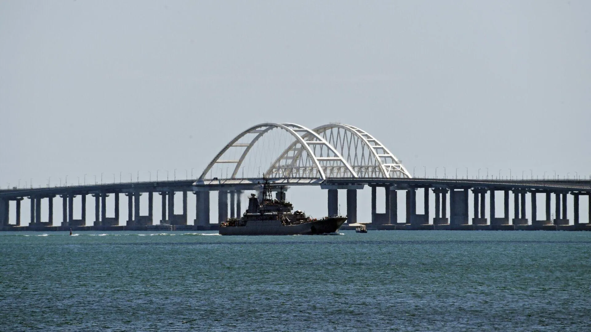 Хакеры вычислили маршруты задействованных в теракте на Крымском мосту танкеров