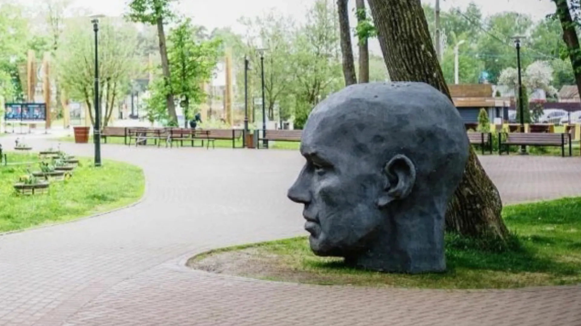 «Это проективный тест»: в парке Сергиева Посада появилась голова Гагарина с лицом Бандеры