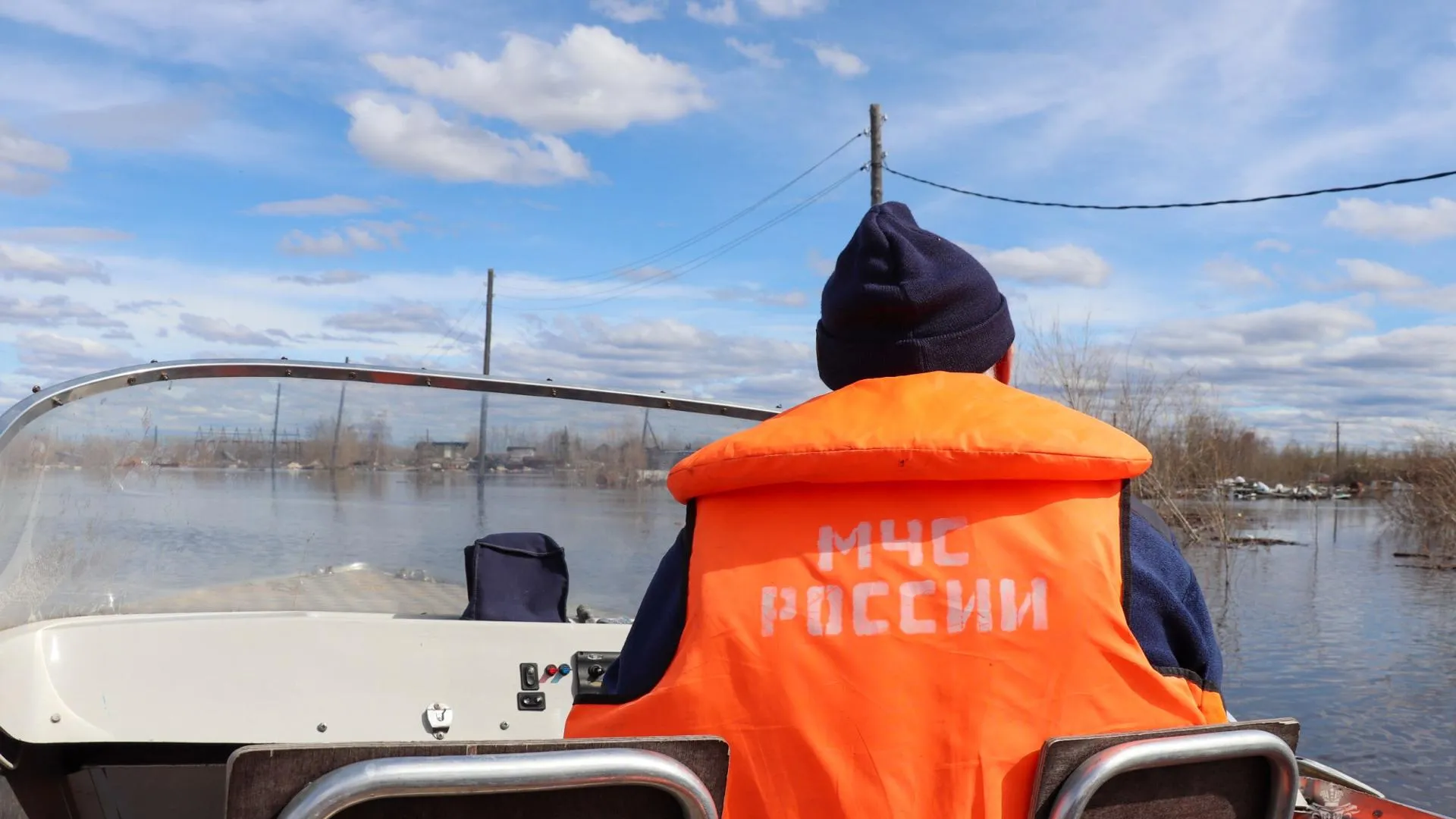 Спасатели стали наращивать группировку в зоне паводка в Якутии