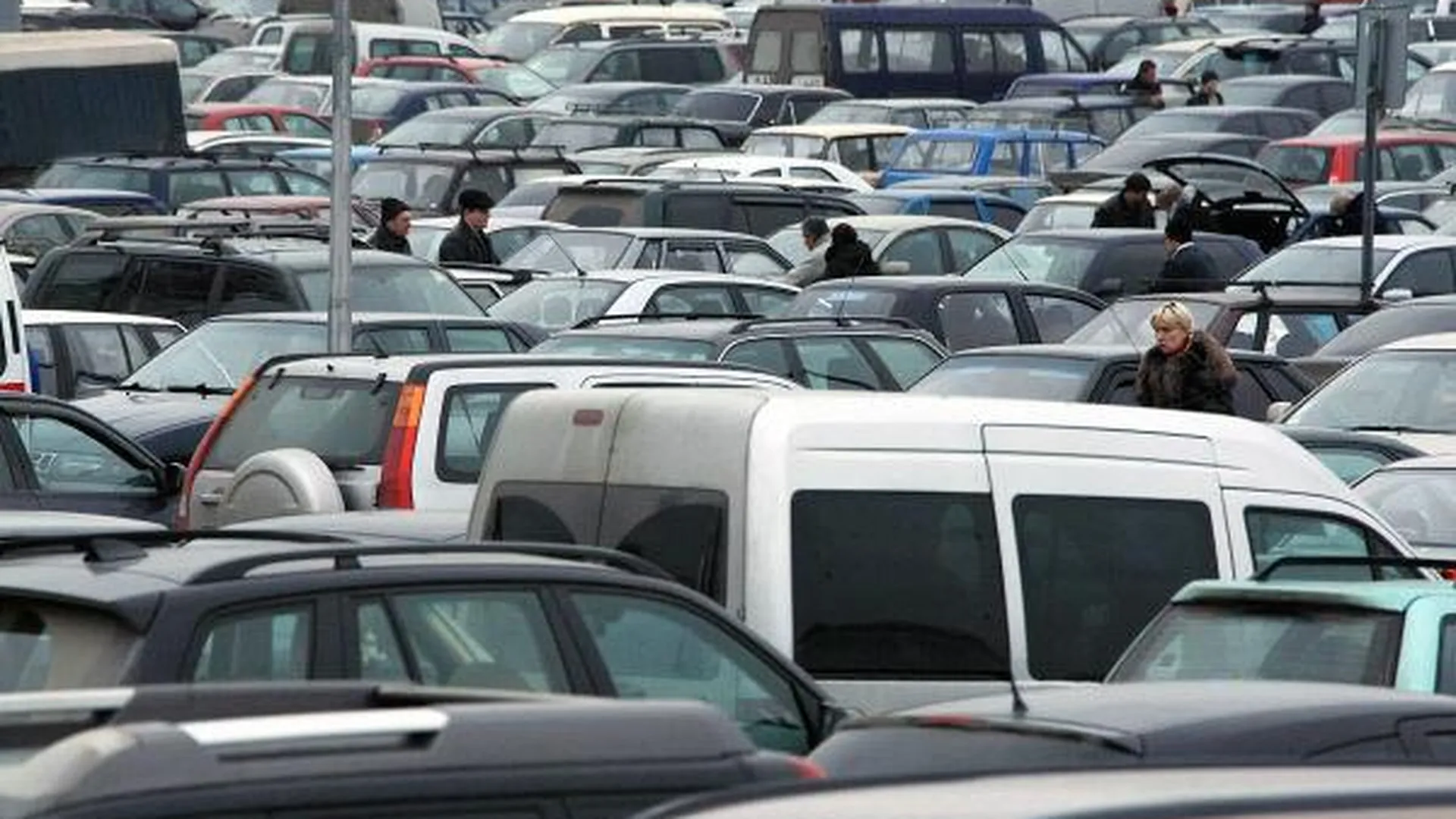 Власти: проблему с парковками в Подмосковье решим к 2018 году