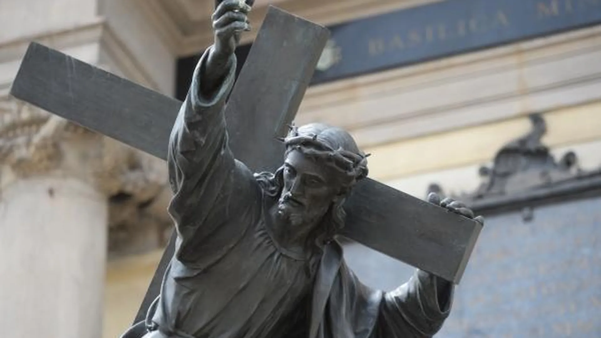 В Испании в скульптуре Христа нашли послание потомкам
