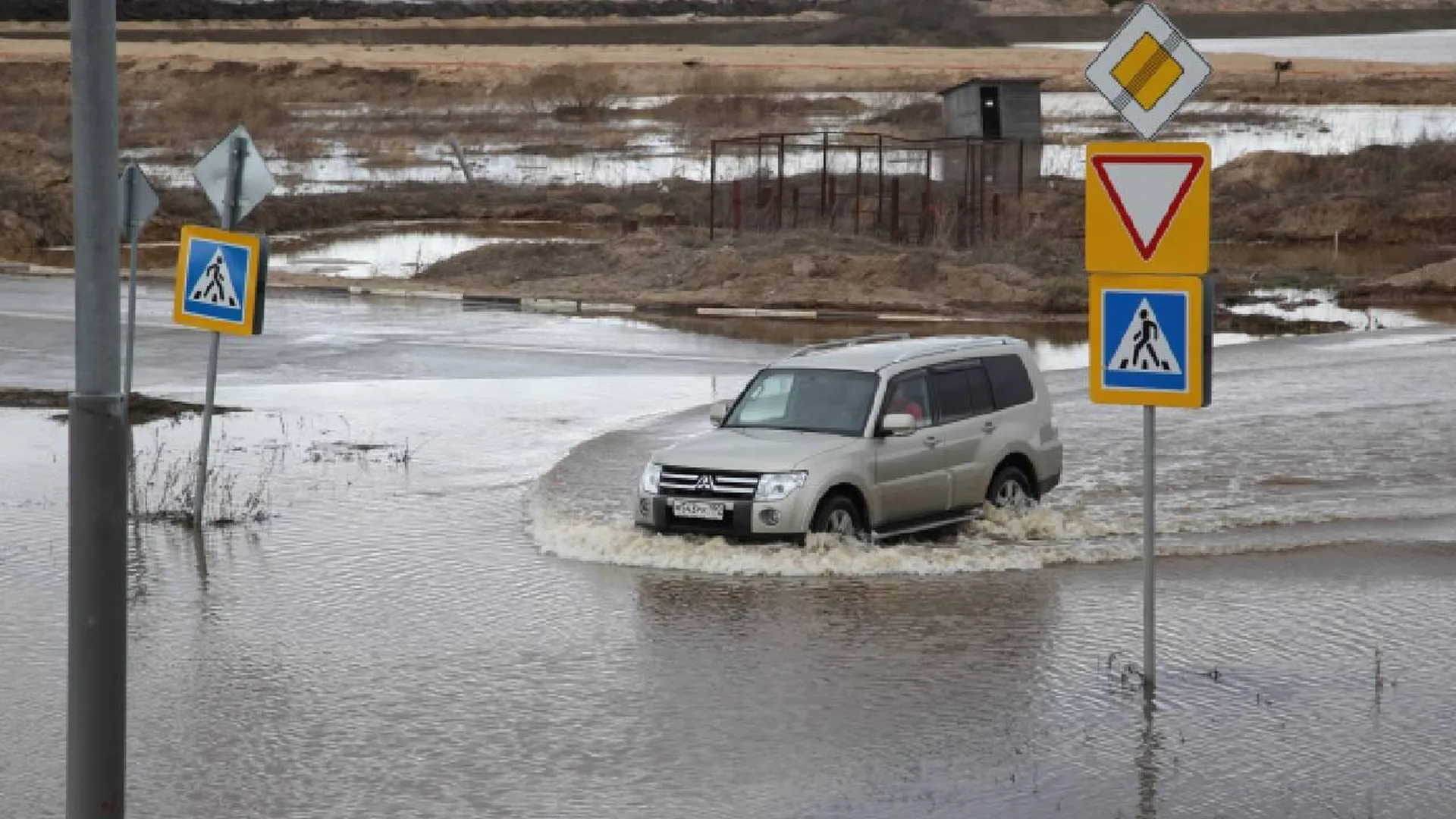 NewsNN: жители Ворсмы уверены, что их дома затапливает из-за ремонта плотины