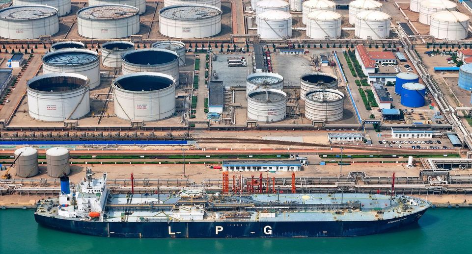 Минфин Британии внес 11 нефтяных танкеров в санкционный список по России