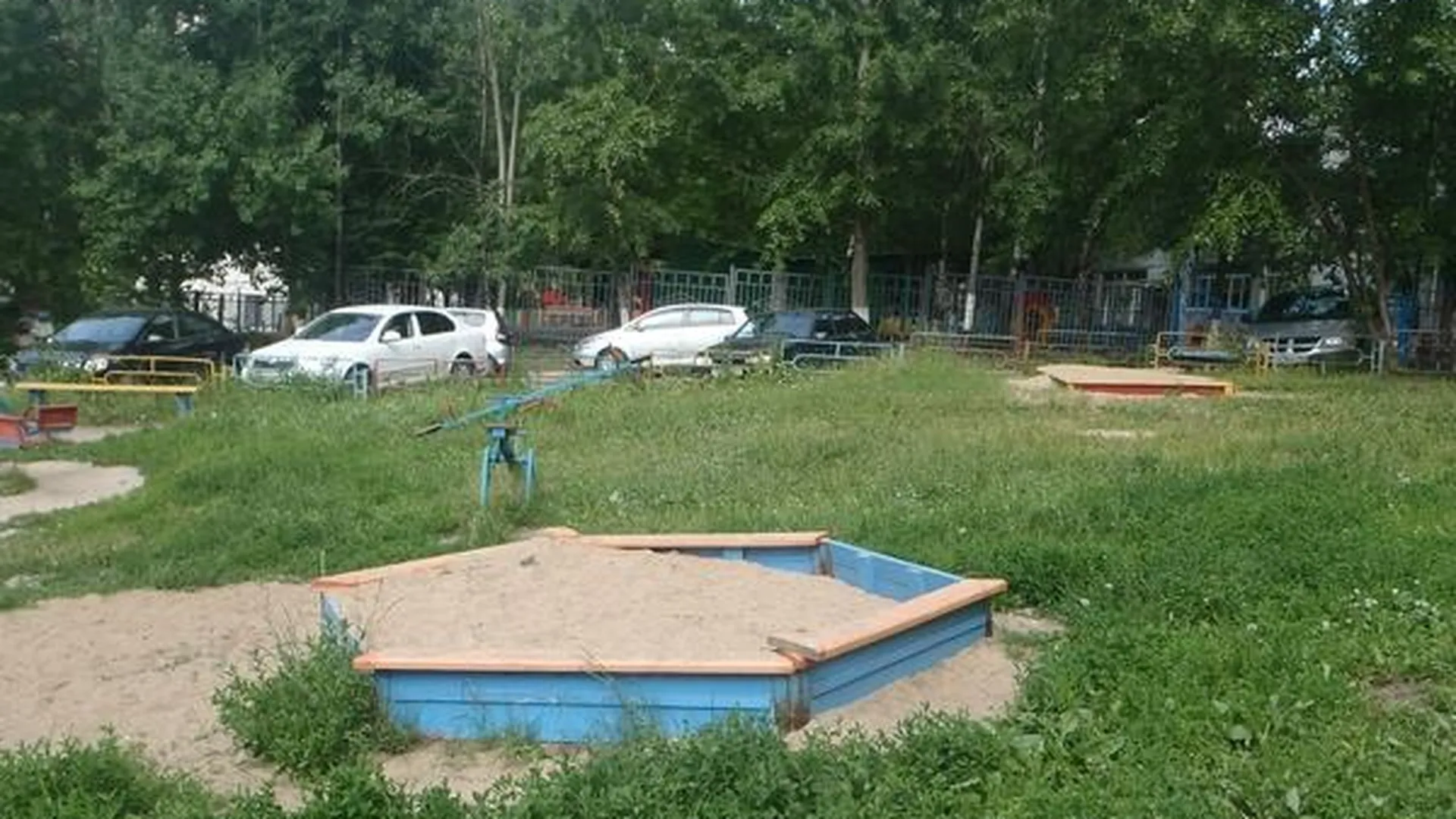Администрацию Дзержинского оштрафовали за детские площадки