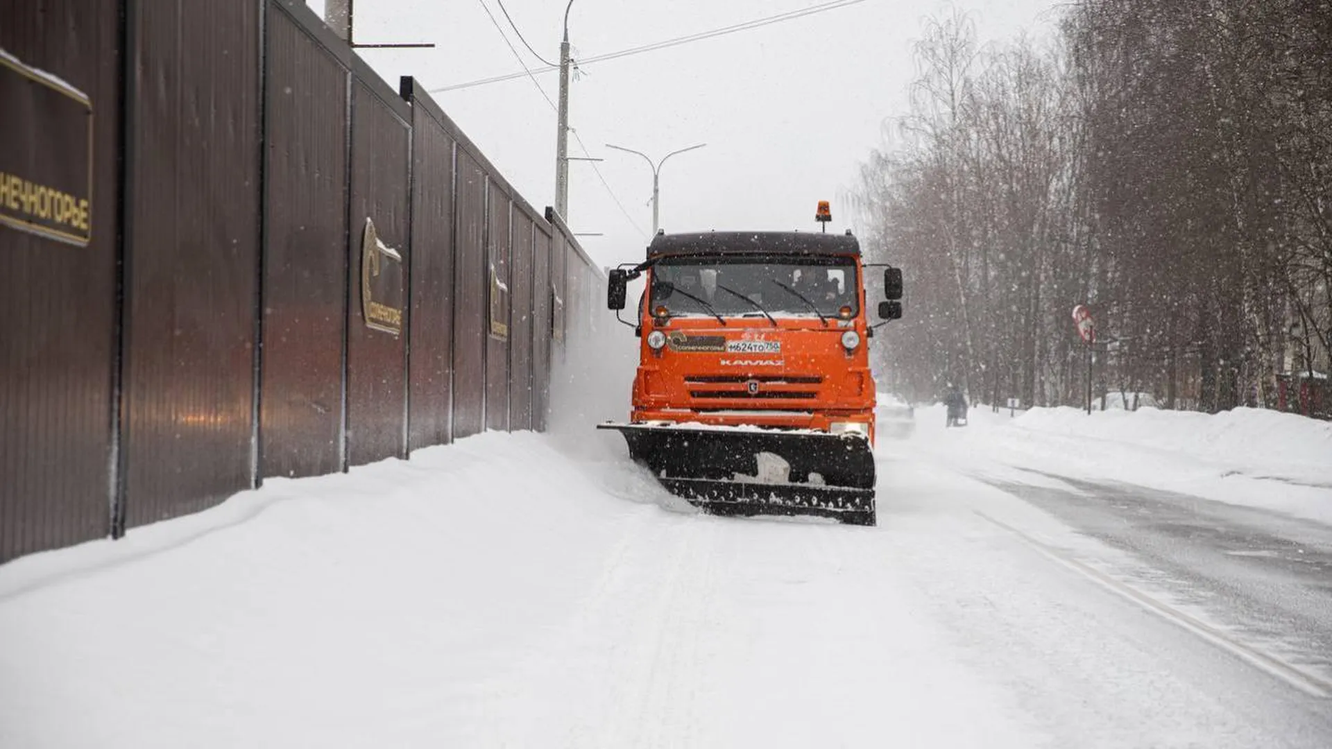 Десять тысяч километров дорог очистили от снега сегодня в Подмосковье