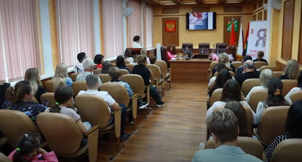 Торжественное вручение паспортов подросткам прошло в Наро-Фоминске