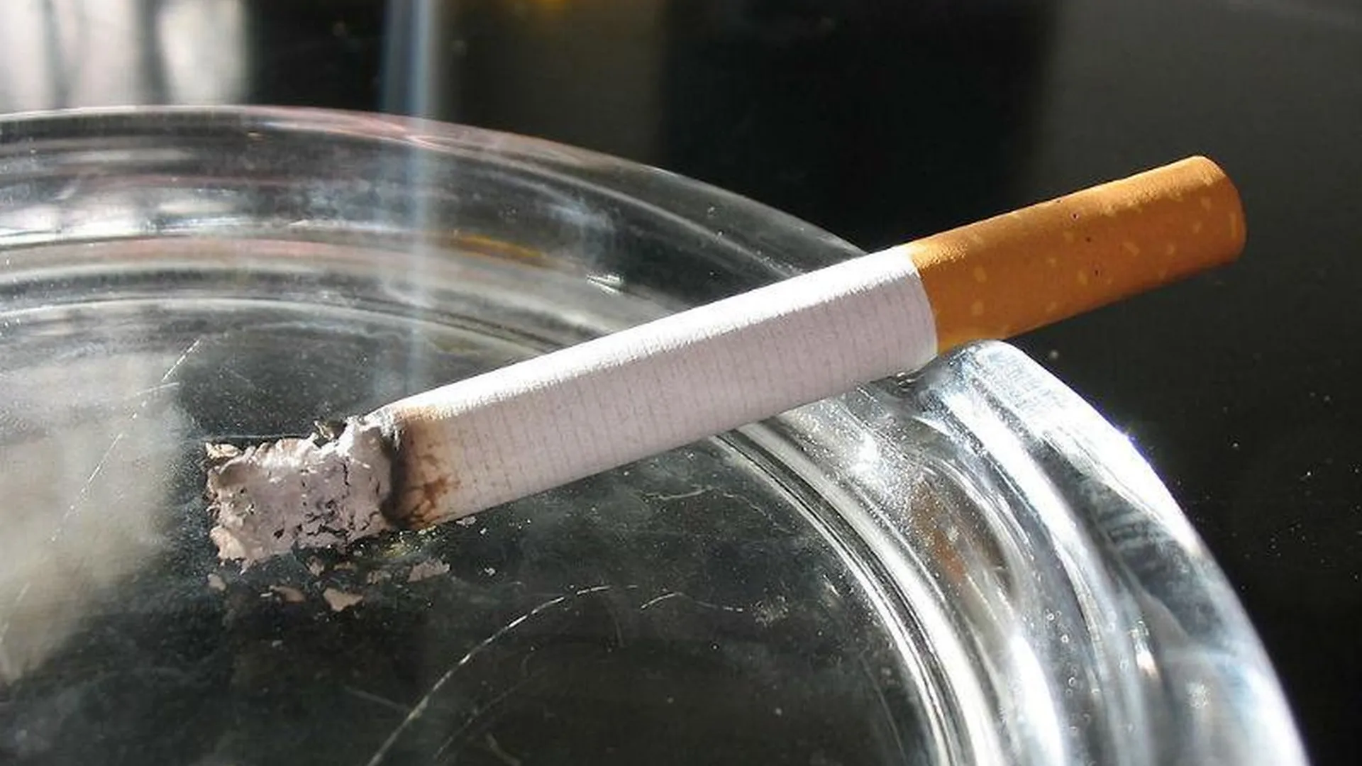 Два человека чуть не погибли в задымленной квартире в Рузе из-за непотушенной сигареты