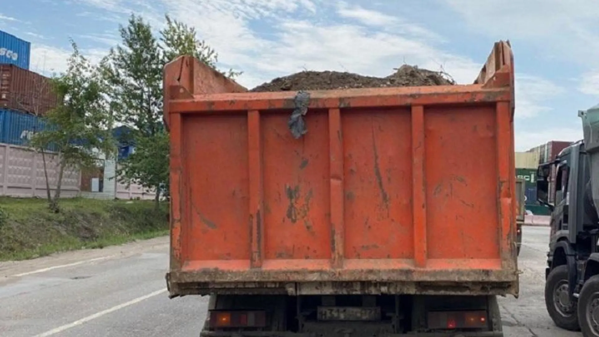 В Долгопрудном привлекли к ответственности трех нелегальных перевозчиков строительного мусора