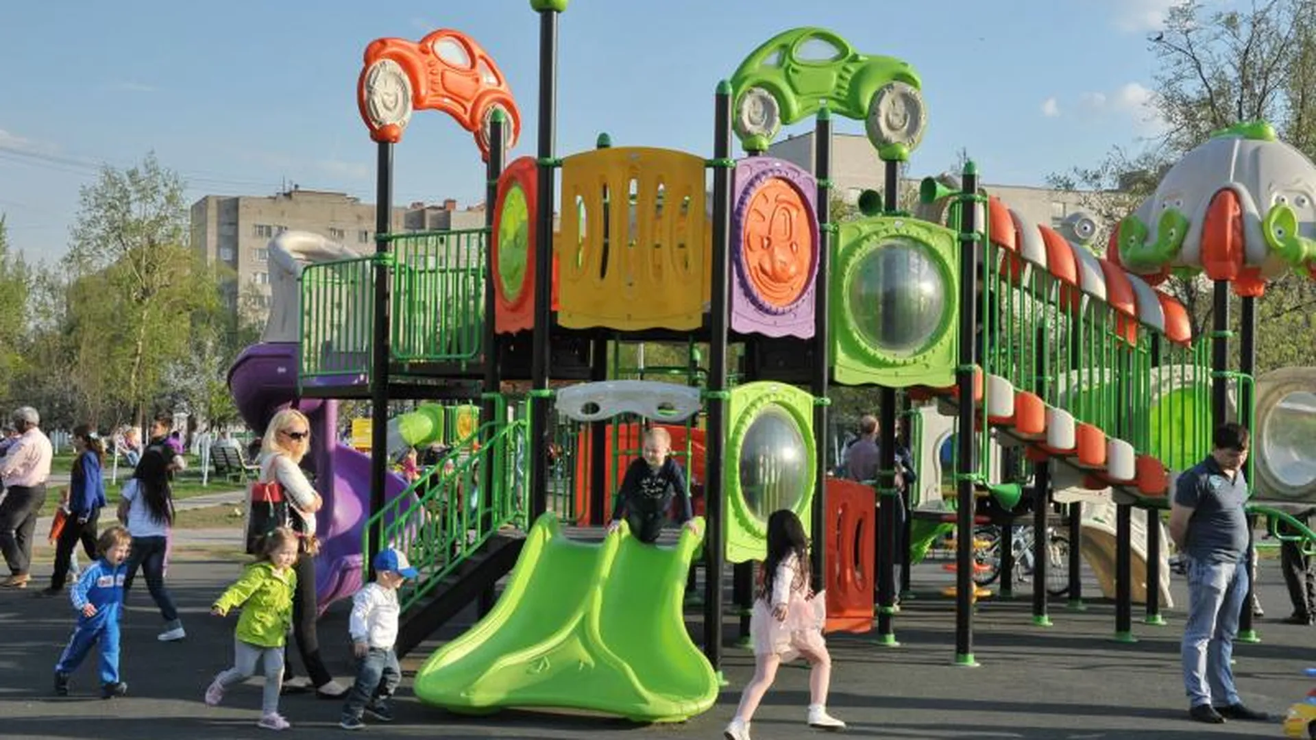 По программе губернатора в области построили 50 детских площадок