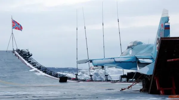 Делегация МО посетила крейсер «Адмирал Кузнецов»