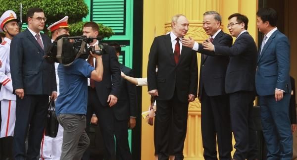 Генсек и высшие руководители Вьетнама приняли приглашение Путина посетить Россию