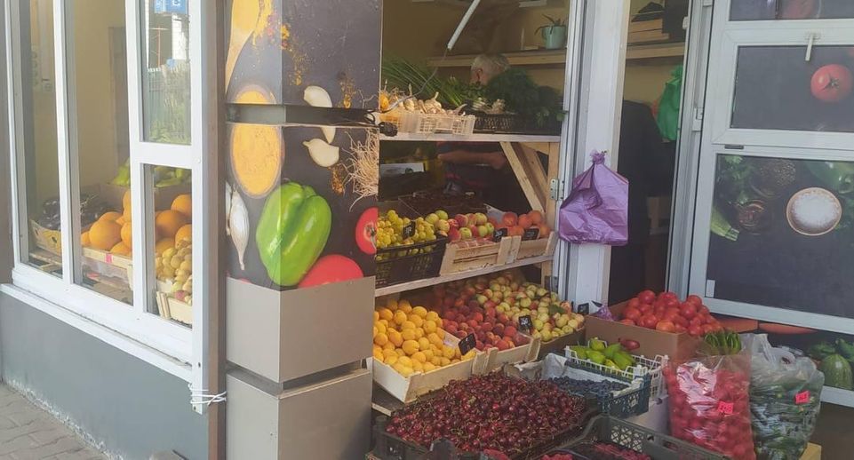 Точку незаконной торговли фруктами закрыли на станции Тайнинской в Мытищах