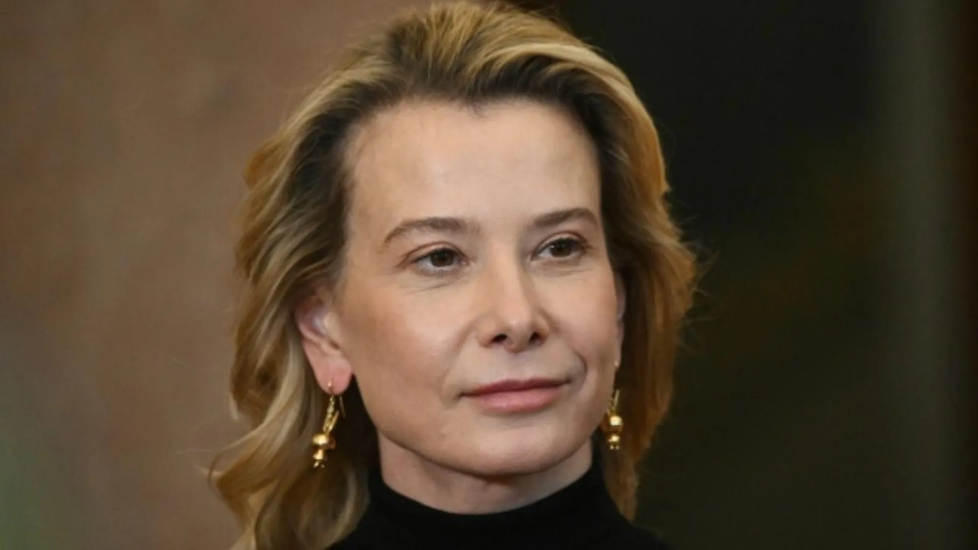 Известная актриса Юлия Высоцкая уехала из России после скандала в соцсетях
