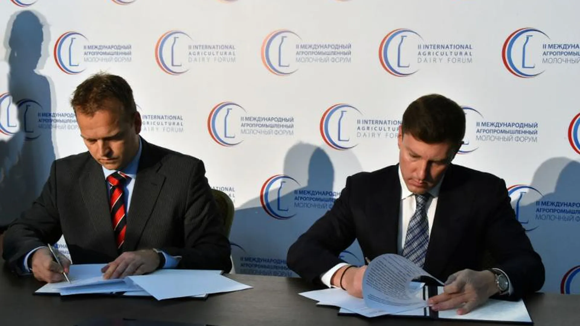 Ряд соглашений с инвесторами подписал Степаненко на молочном форуме