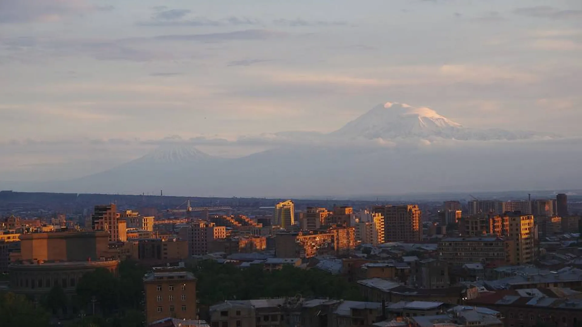 До 16 увеличилось число жертв взрыва в ТЦ Еревана