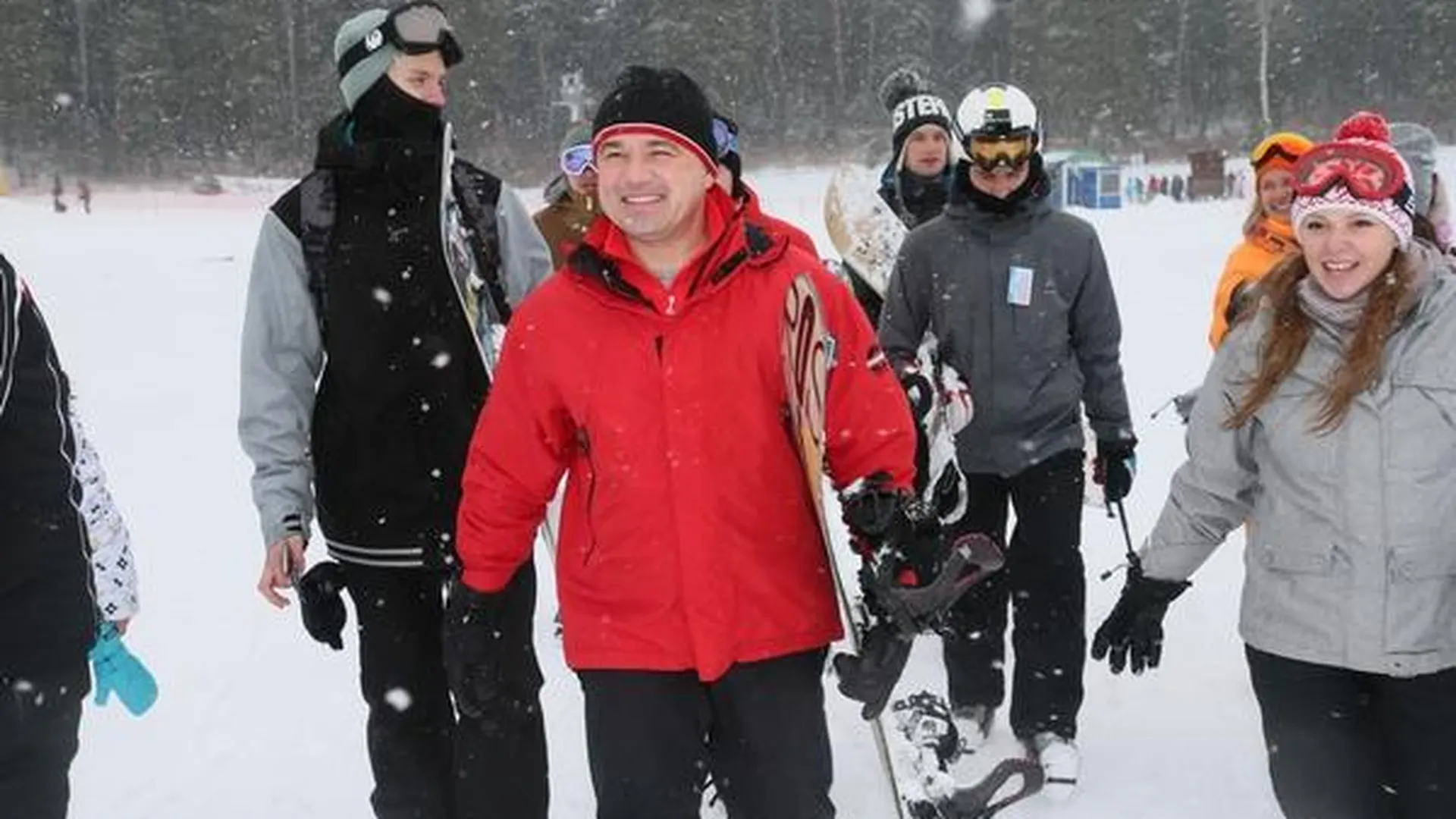 Воробьев покатался на лыжах в «Сорочанах»