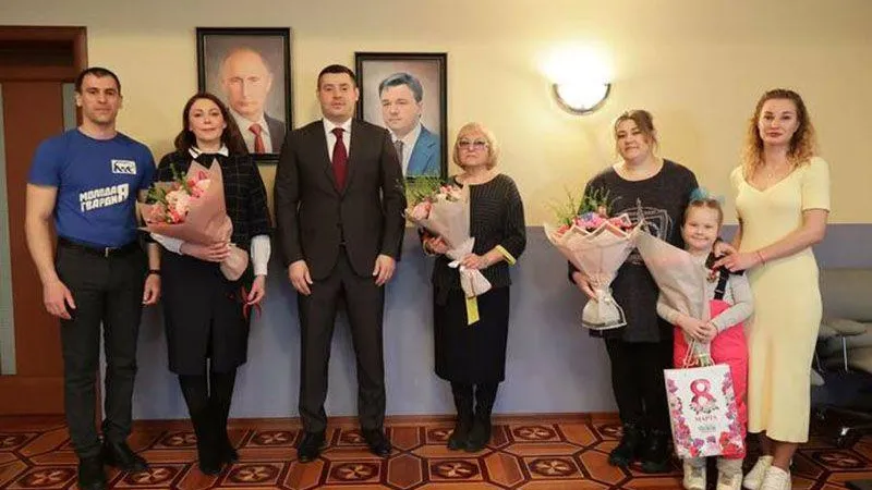 Глава городского округа Чехов поздравил жен и матерей участников СВО с Международным женским днем