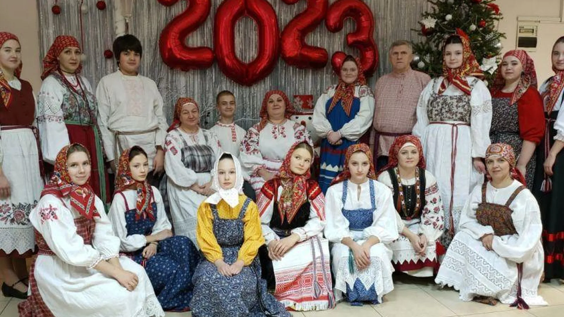 Музыкальный коллектив из Лобни решил поздравить жителей Подмосковья новогодним клипом