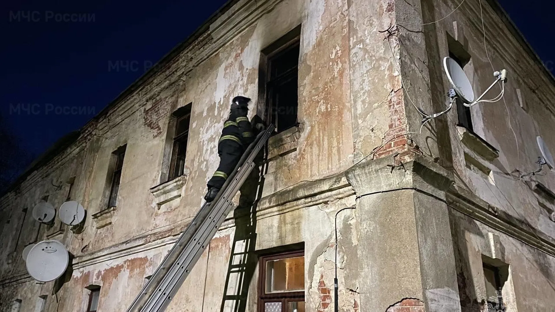 Человек пострадал при пожаре в квартире в Волоколамске