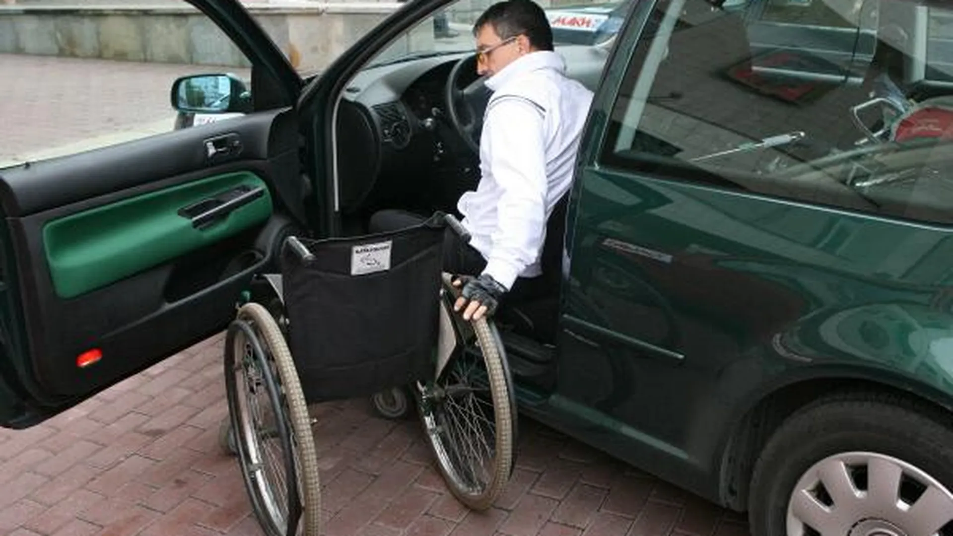 Около 60 инвалидов МО получили водительские права