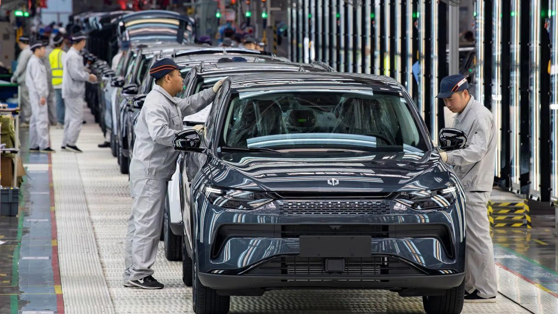 Евросоюз начинает борьбу с дешевыми китайскими электромобилями