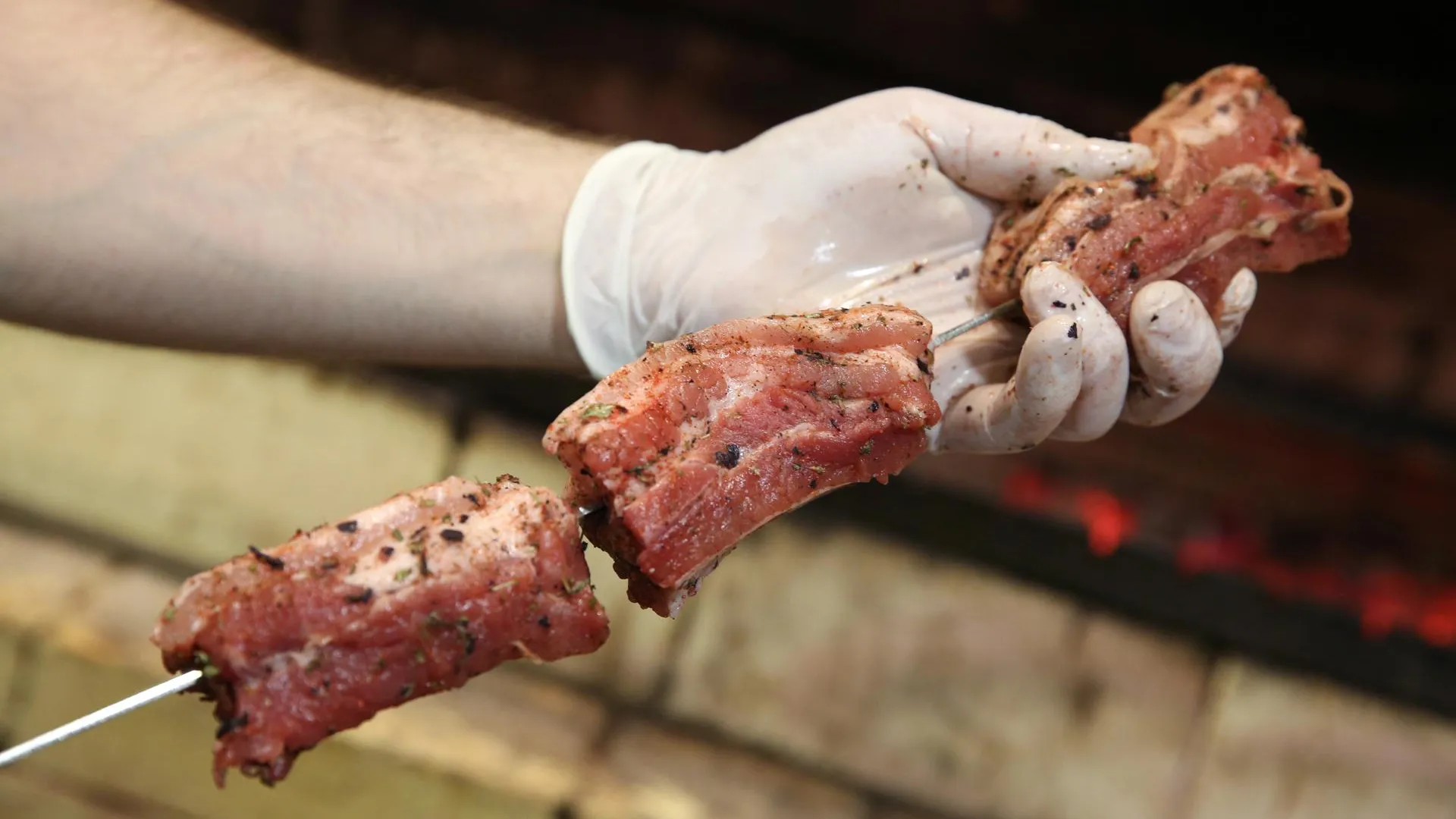 В Роскачестве определили критерии выбора мяса для шашлыка