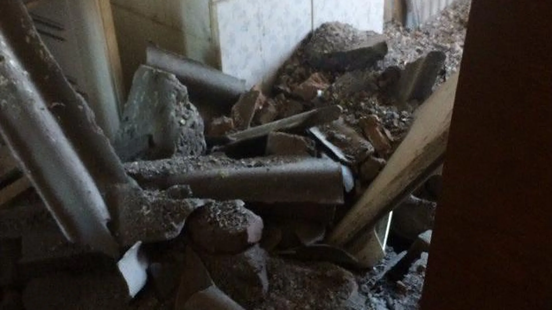 В Щелкове рухнул дом, признанный аварийным еще 27 лет назад