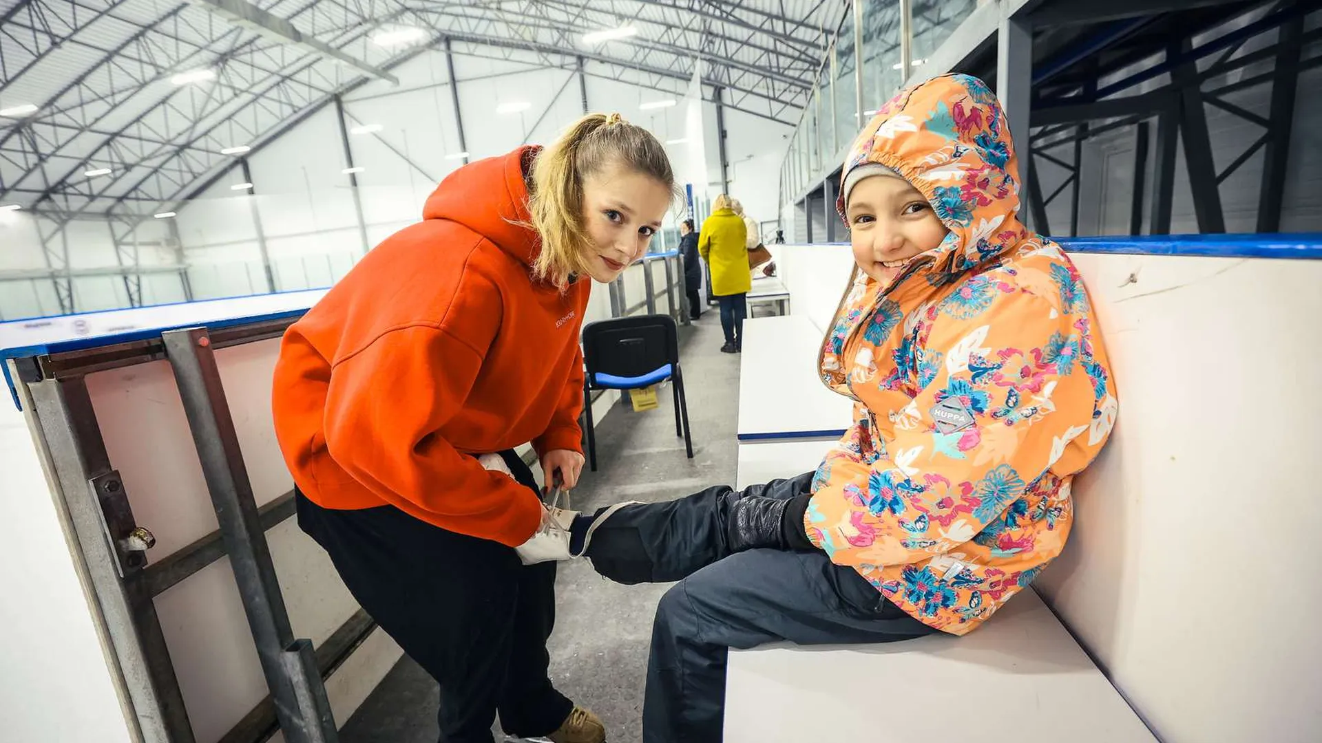 Тренировку по фигурному катанию провели для детей-сирот на новой ледовой арене в Балашихе