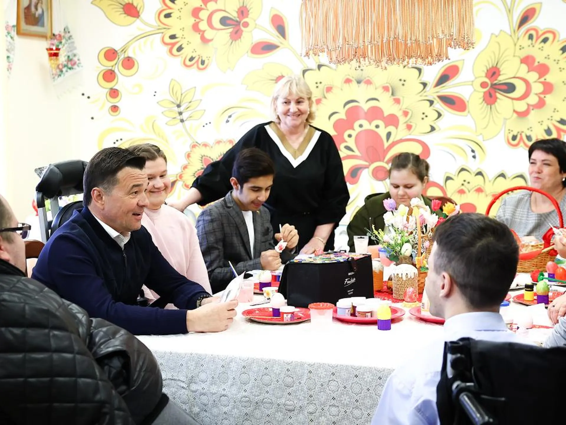 Андрей Воробьев навестил ребят, воспитывающихся в Семейном центре «Дмитровский»