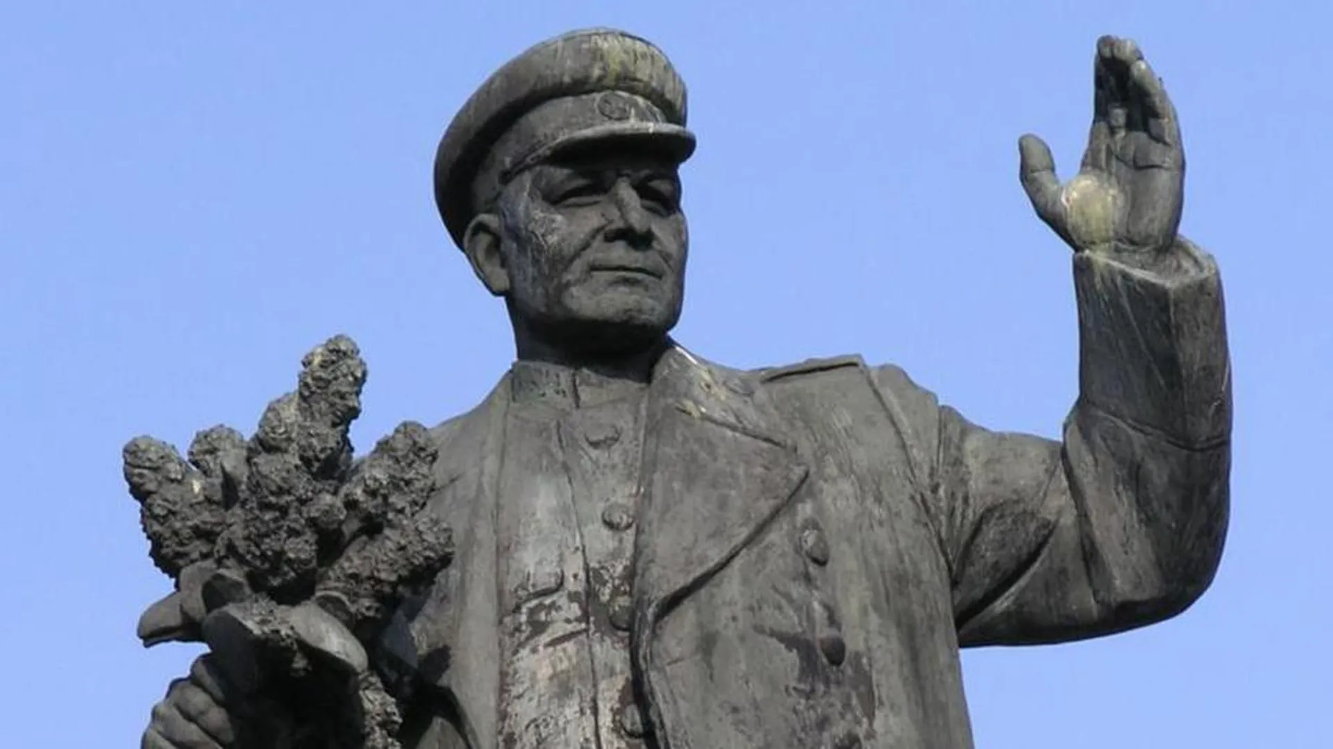 Президент Чехии назвал глупостью снос памятника Коневу в Праге