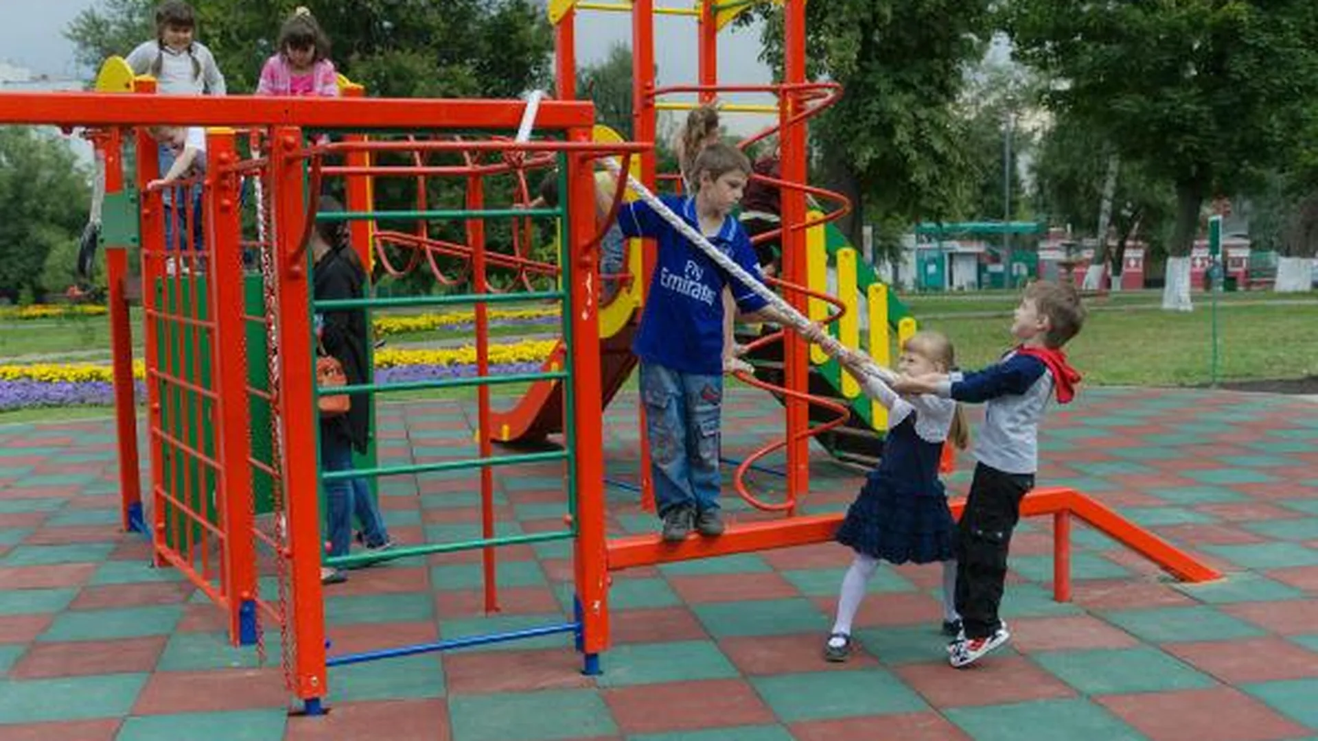 Три межквартальные игровые площадки открылись в Подмосковье