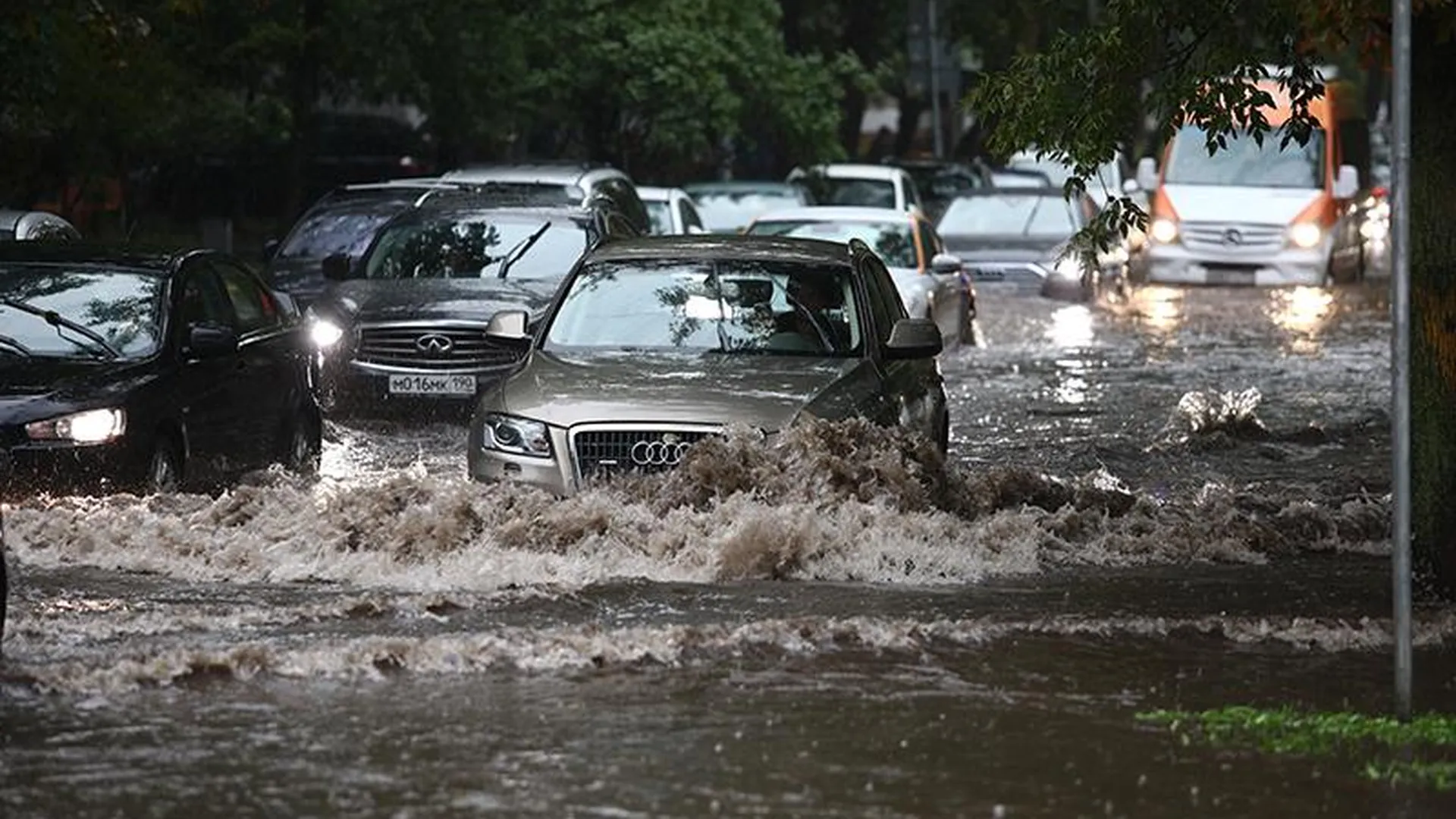 Специалисты дали советы по приведению затопленных автомобилей в порядок