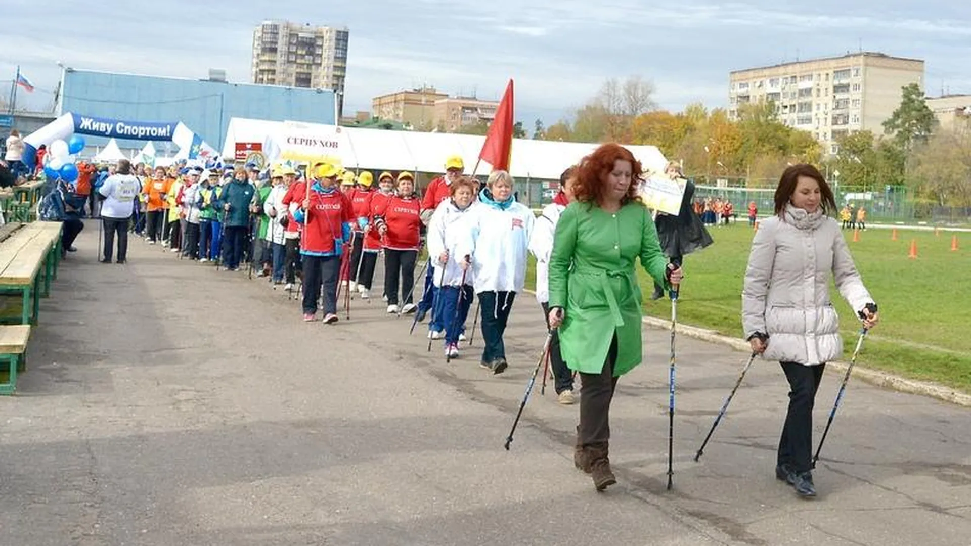 В ногу со временем: в Пушкино прошел фестиваль скандинавской ходьбы «Ходи, Подмосковье»
