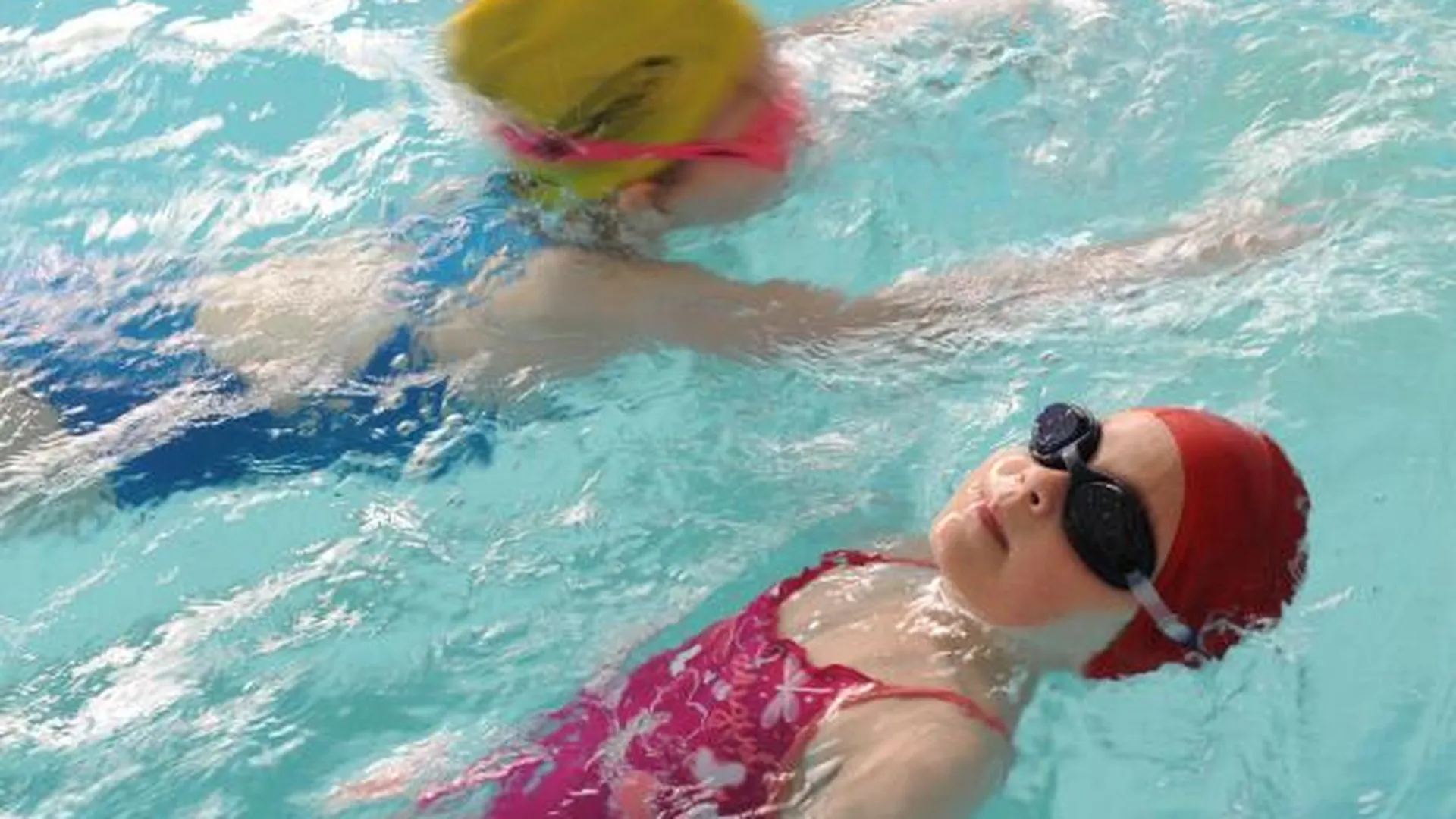 Более 37 тысяч детей в МО научились плавать за лето