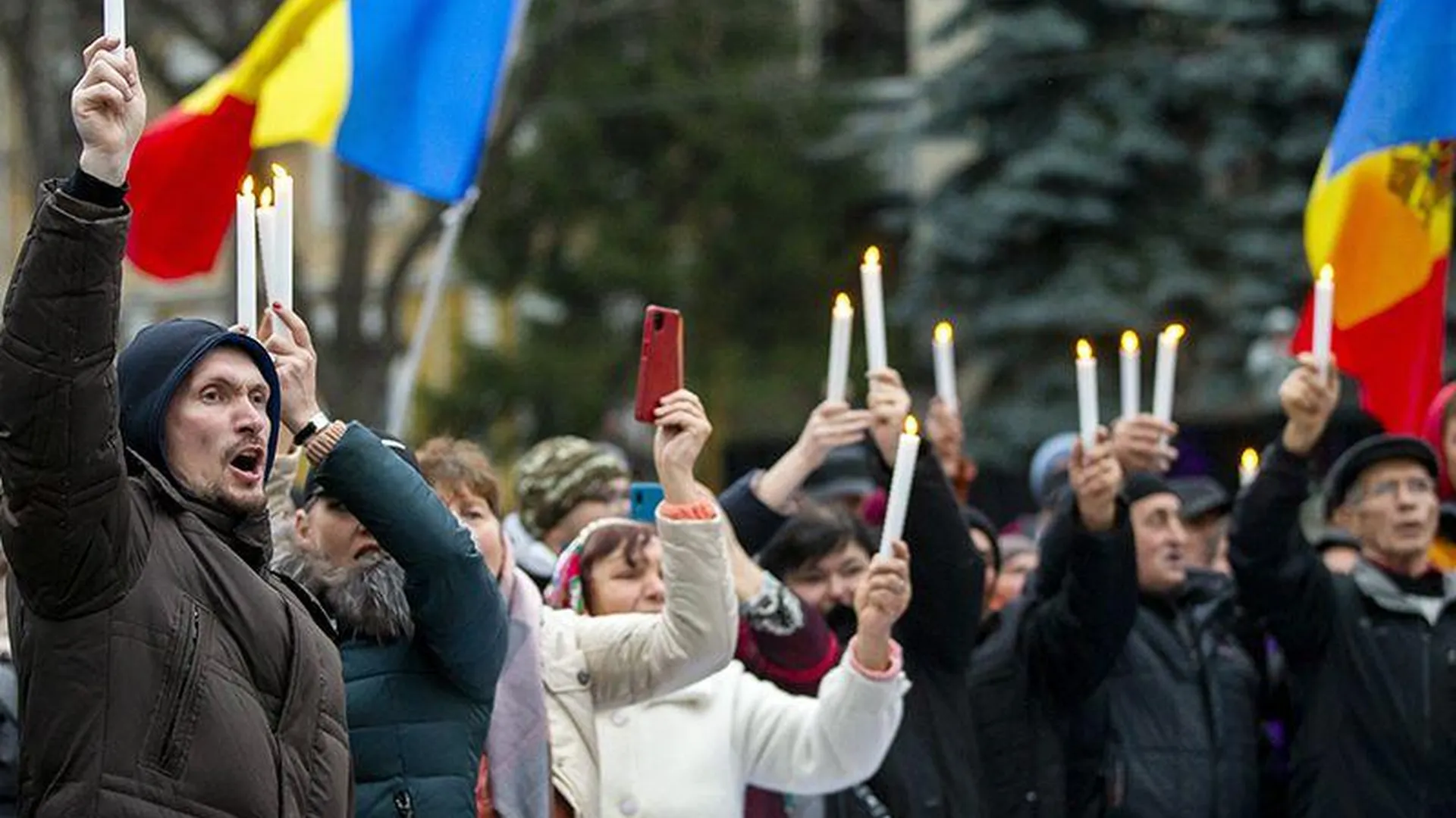 Молдаване просят свое правительство «порвать» с Украиной и Европой