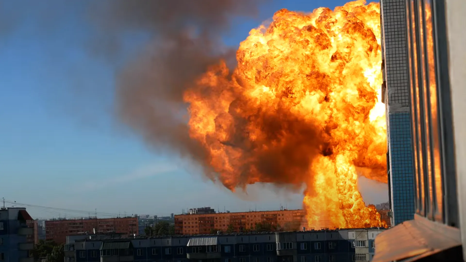 Взрыв на АЗС в Новосибирске попал на видео