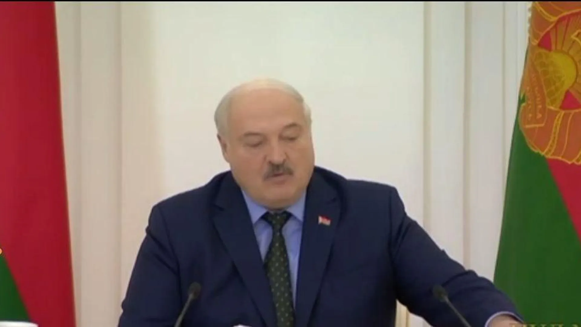 Лукашенко уволил со своего поста главу генштаба Белоруссии Гулевича