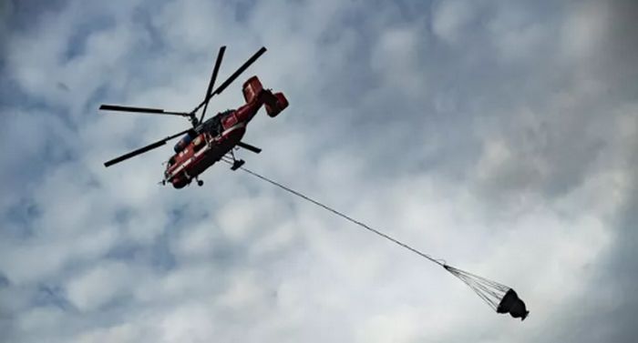 МЧС России: к тушению пожара в Ростовской области привлекли вертолет Ми-8