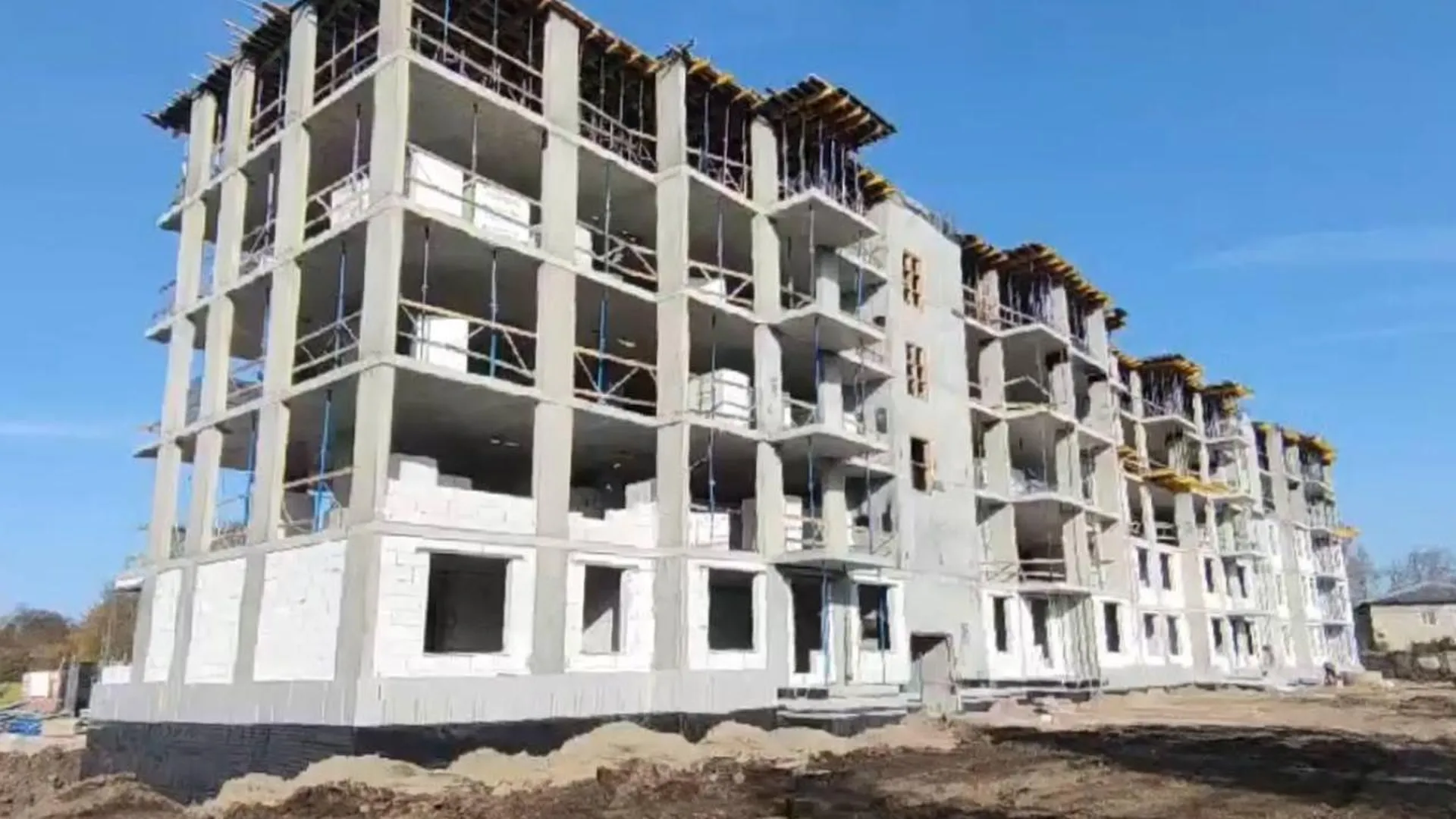 Строительство жилого дома для переселенцев из аварийного жилья продолжается в подмосковной Шатуре