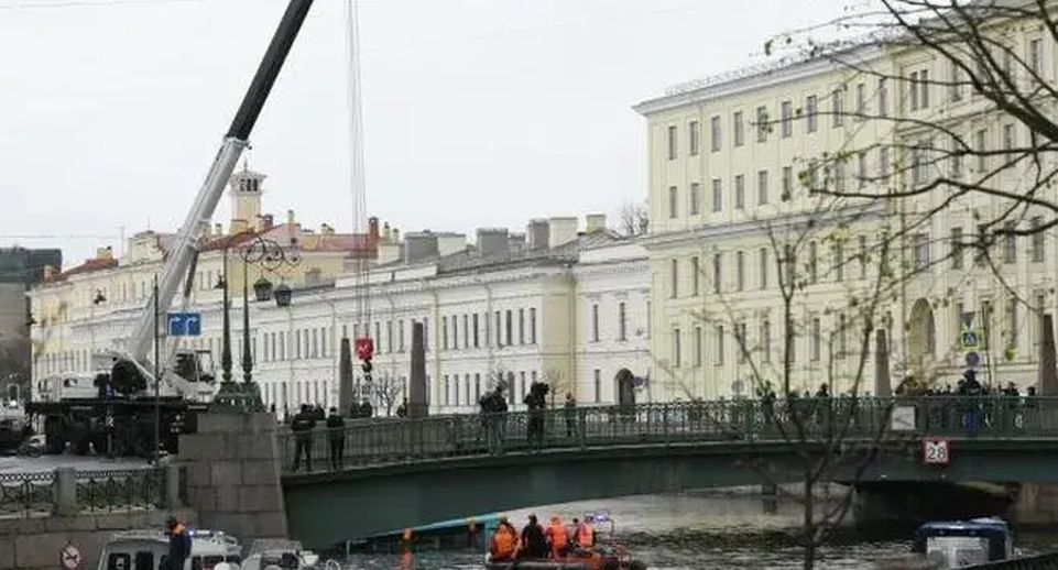 Глава IBA Кремлев вручил по 3 млн спасавшим людей в Петербурге дагестанцам