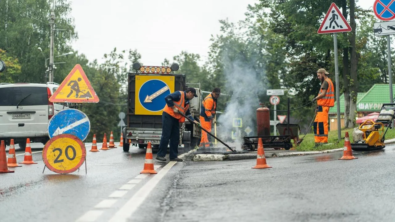 Восемь тысяч дефектов дорожного покрытия устранили в Подмосковье за неделю