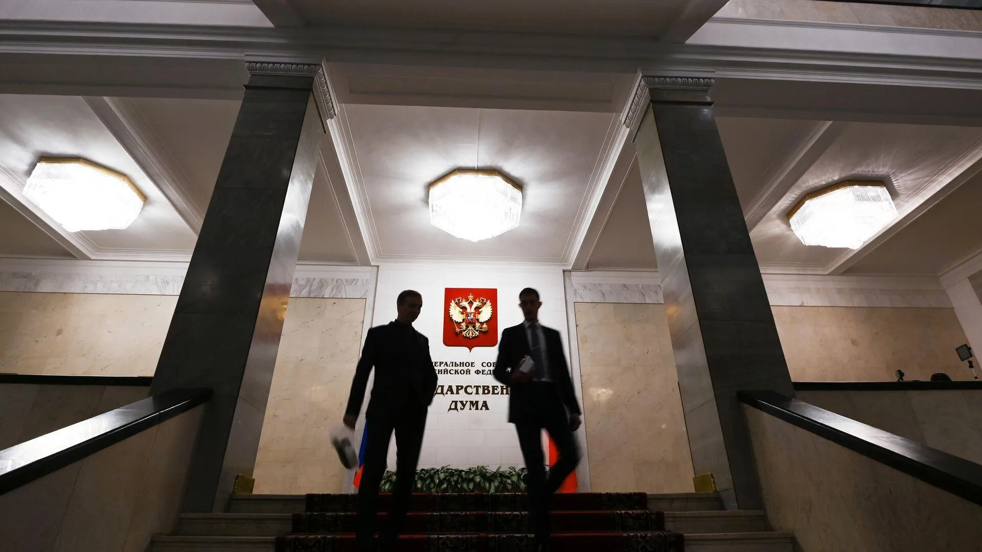 Поправки о запрете участия в выборах иноагентов приняли в Госдуме