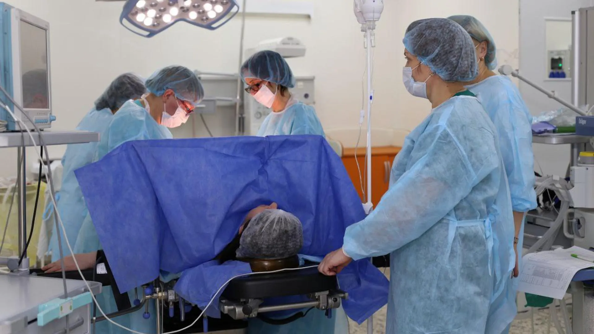 Подмосковные врачи за одну операцию выполнили кесарево сечение и удалили аппендикс