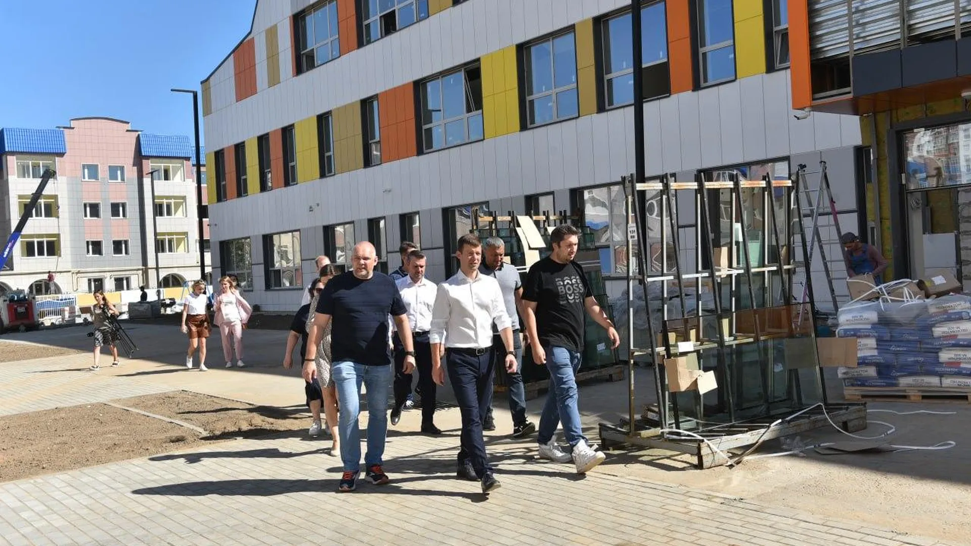 Сергей Юров проверил строительства школы в ЖК «Леоновский парк» в Балашихе
