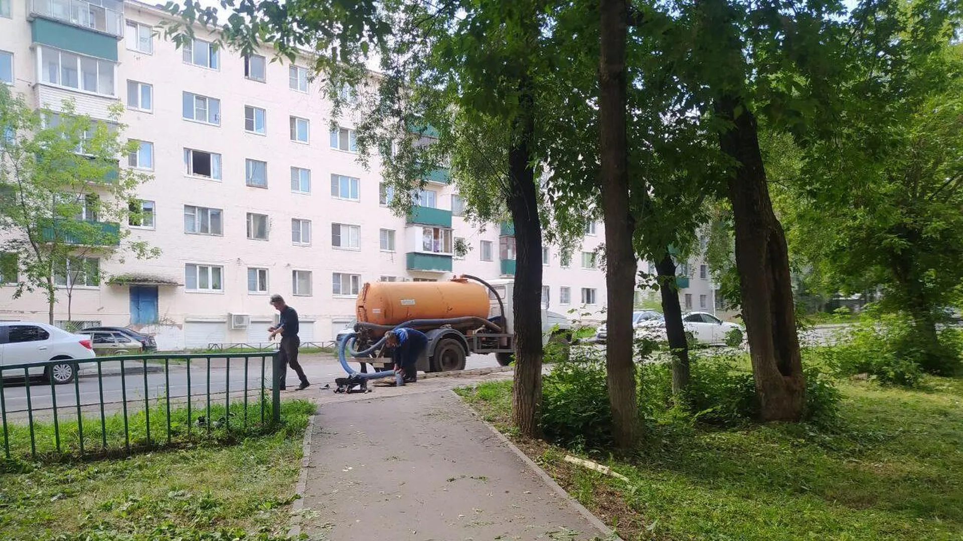 В подмосковном Дедовске ликвидировали аварию на водопроводе