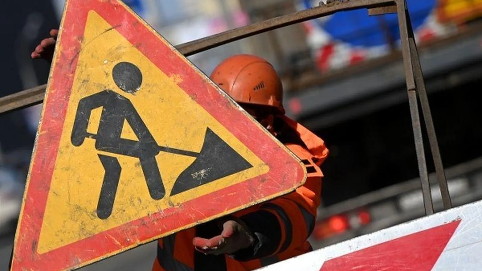В Смоленске владелец автомобиля получит от дорожников компенсацию за опасную яму